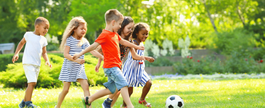 How Many Calories Does an Hour of Playing Football Burn?